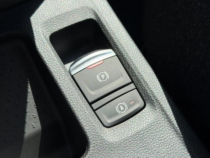 Photo de la voiture RENAULT CAPTUR E-Tech full hybrid 160 ch Techno