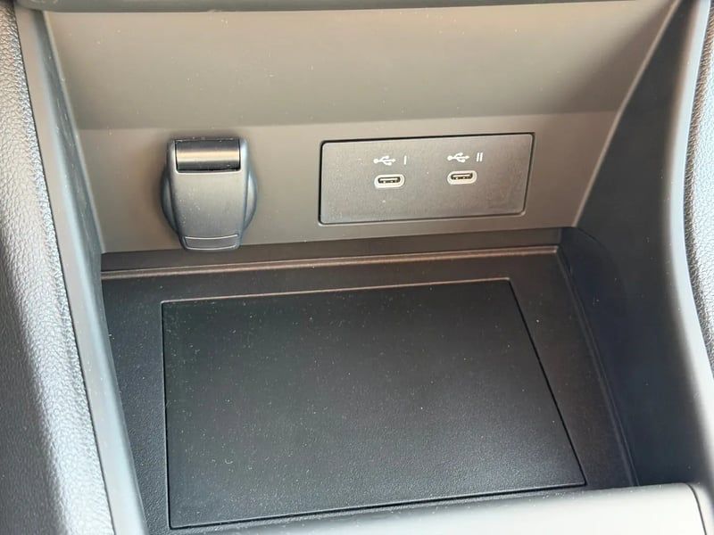 Photo de la voiture RENAULT CAPTUR E-Tech full hybrid 160 ch Techno