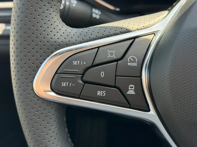 Photo de la voiture RENAULT CAPTUR E-Tech full hybrid 160 ch Techno