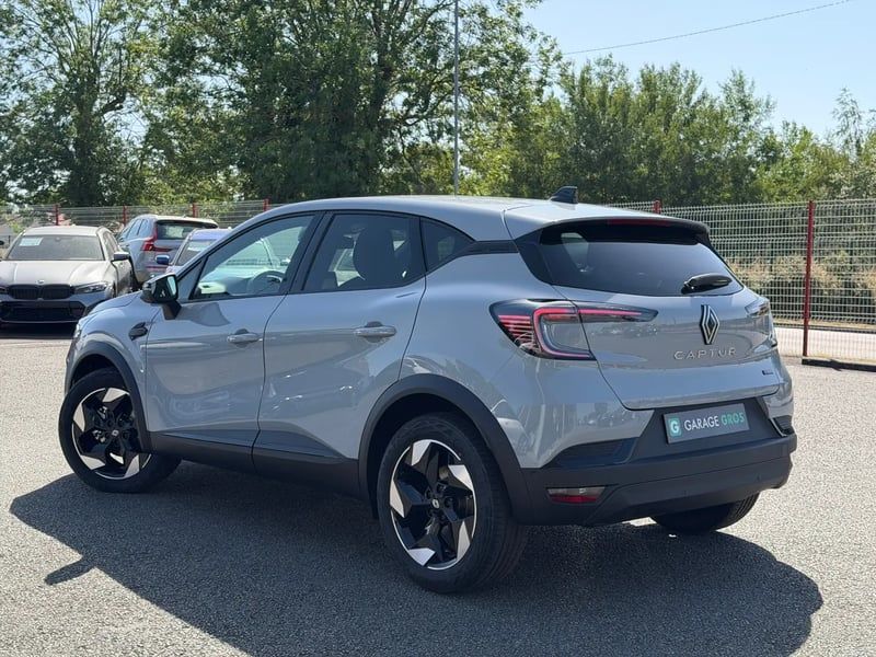 Photo de la voiture RENAULT CAPTUR E-Tech full hybrid 160 ch Techno