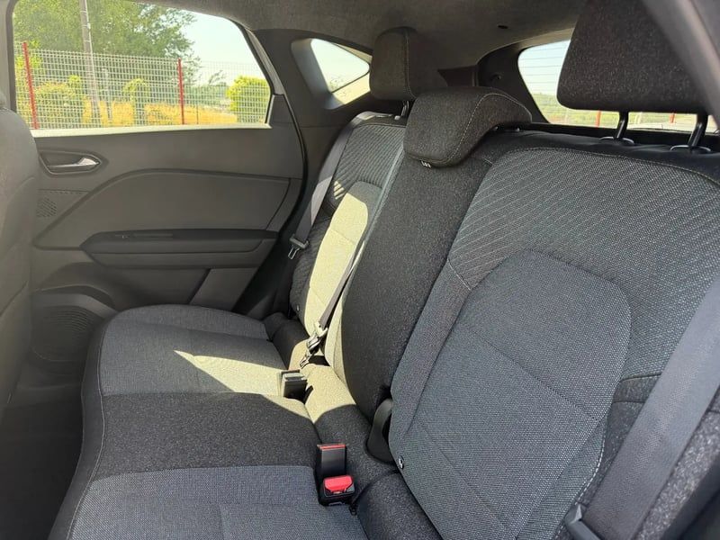 Photo de la voiture RENAULT CAPTUR E-Tech full hybrid 160 ch Techno