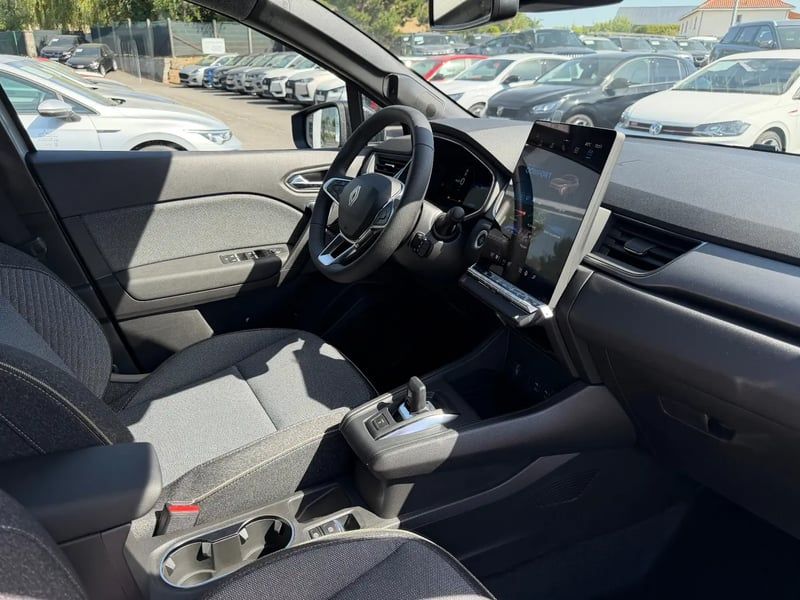 Photo de la voiture RENAULT CAPTUR E-Tech full hybrid 160 ch Techno