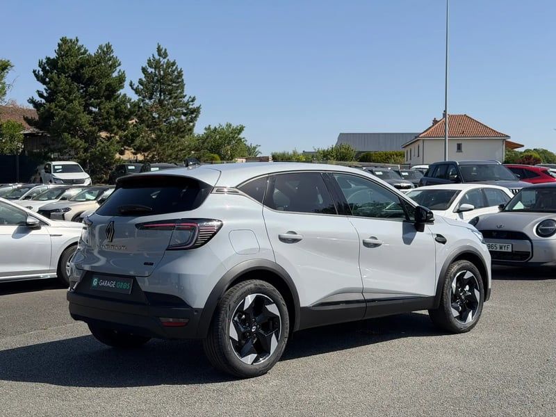 Photo de la voiture RENAULT CAPTUR E-Tech full hybrid 160 ch Techno