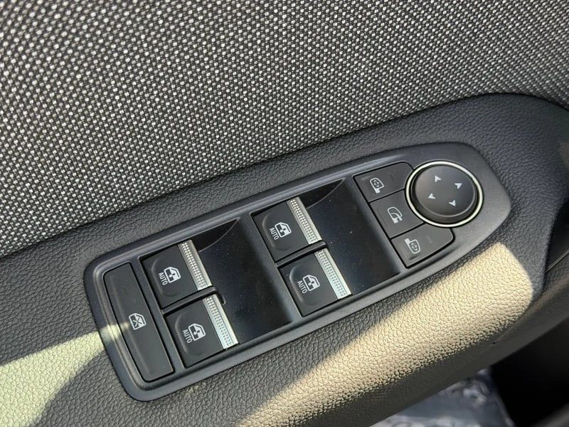 Photo de la voiture RENAULT CAPTUR E-Tech full hybrid 160 ch Techno