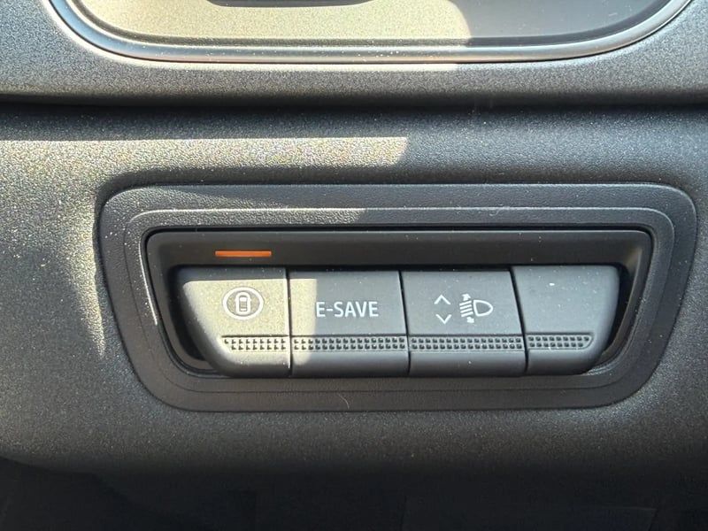 Photo de la voiture RENAULT CAPTUR E-Tech full hybrid 160 ch Techno