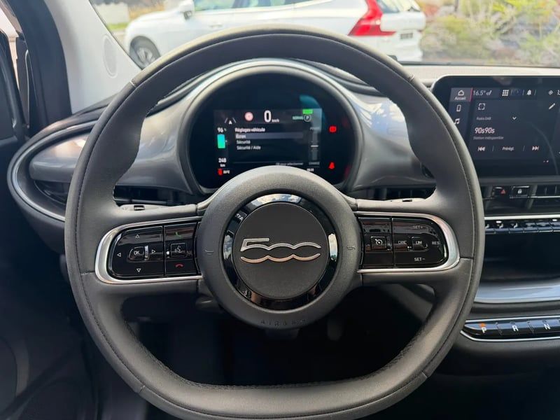 Photo de la voiture FIAT 500e BERLINE 500 e 95 ch Nouvelle 500