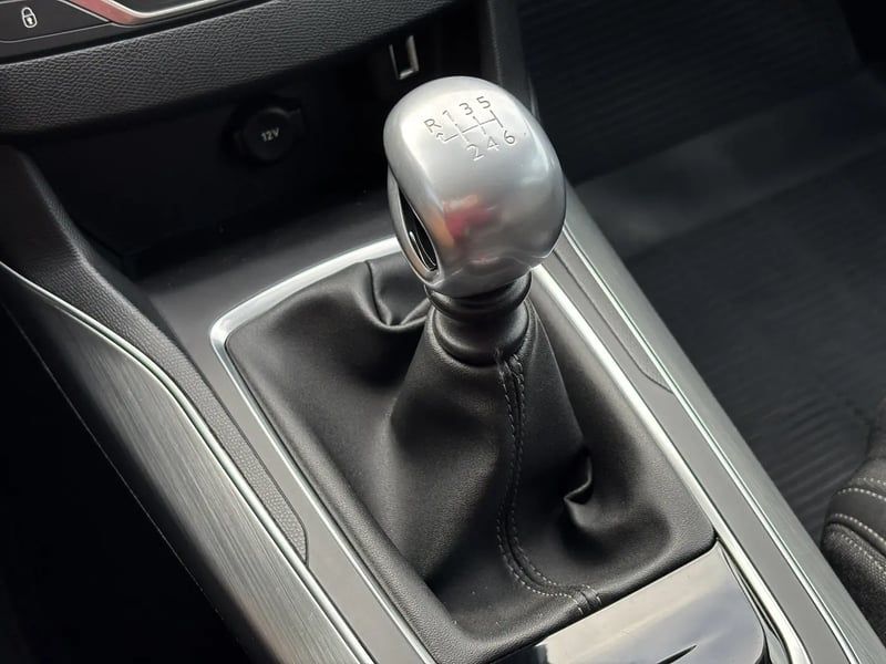 Photo de la voiture PEUGEOT 308 PureTech 130ch S&S BVM6 Allure