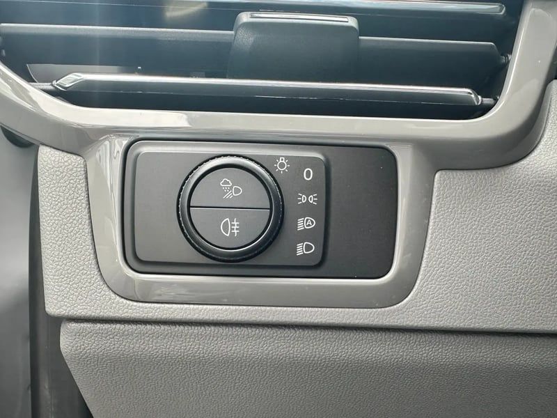 Photo de la voiture VOLKSWAGEN TRANSPORTER PROCAB L1H1 2.0 TDI 170 BVA8 BUSINESS