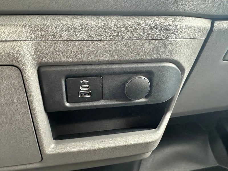 Photo de la voiture VOLKSWAGEN TRANSPORTER PROCAB L1H1 2.0 TDI 170 BVA8 BUSINESS