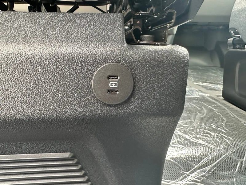 Photo de la voiture VOLKSWAGEN TRANSPORTER PROCAB L1H1 2.0 TDI 170 BVA8 BUSINESS