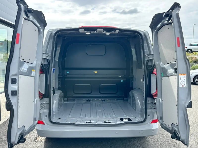 Photo de la voiture VOLKSWAGEN TRANSPORTER PROCAB L1H1 2.0 TDI 170 BVA8 BUSINESS