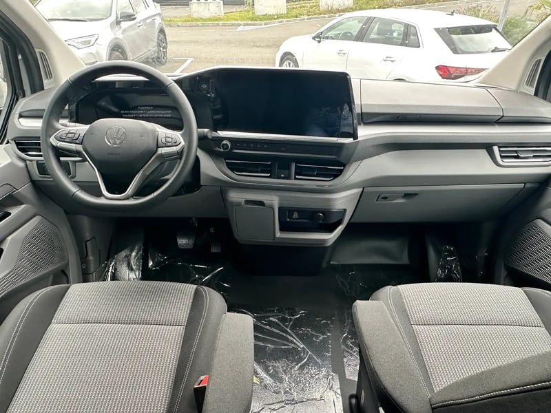 Photo de la voiture VOLKSWAGEN TRANSPORTER PROCAB L1H1 2.0 TDI 170 BVA8 BUSINESS