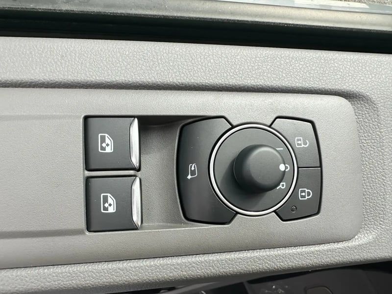 Photo de la voiture VOLKSWAGEN TRANSPORTER PROCAB L1H1 2.0 TDI 170 BVA8 BUSINESS