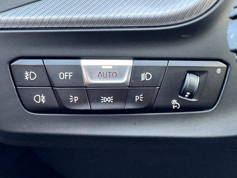 Photo de la voiture BMW SERIE 1 F40 118d 150 ch BVA8 M Sport