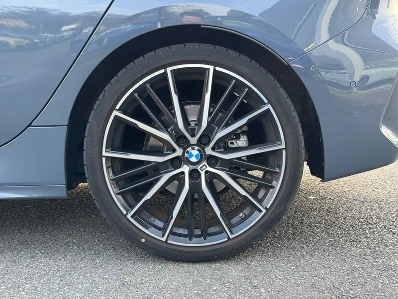 Photo de la voiture BMW SERIE 1 F40 118d 150 ch BVA8 M Sport