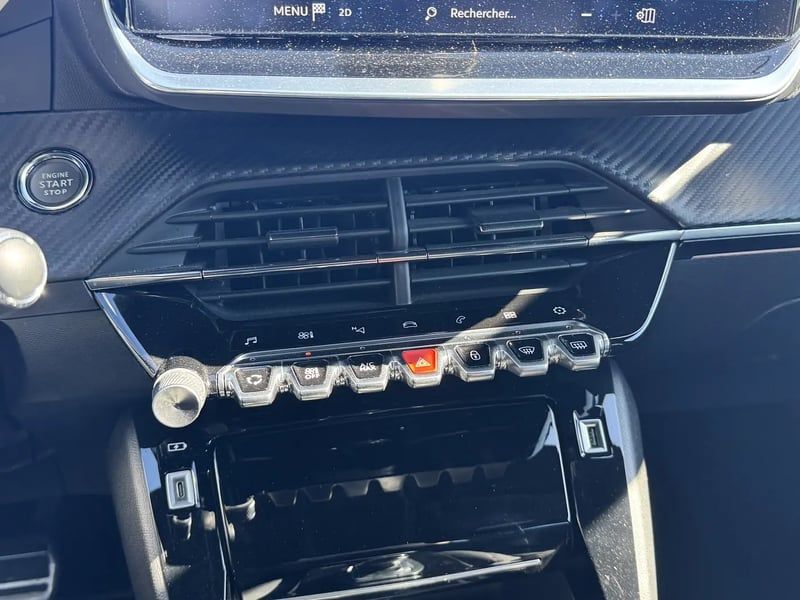 Photo de la voiture PEUGEOT 208 PureTech 130 S&S EAT8 GT
