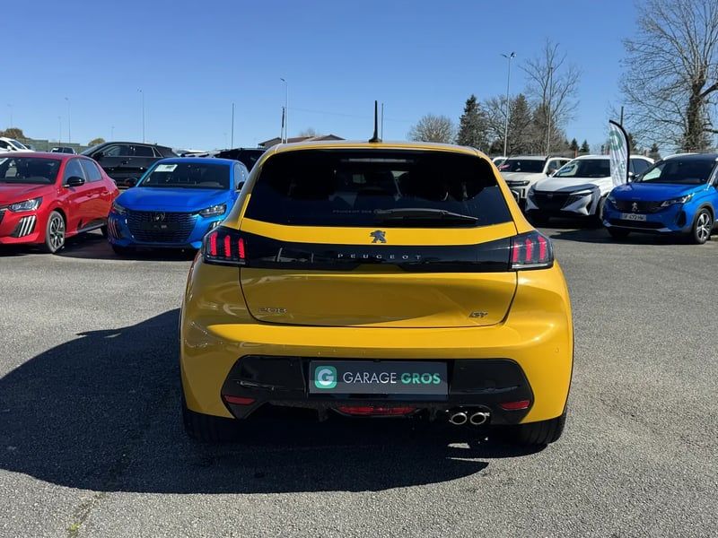 Photo de la voiture PEUGEOT 208 PureTech 130 S&S EAT8 GT