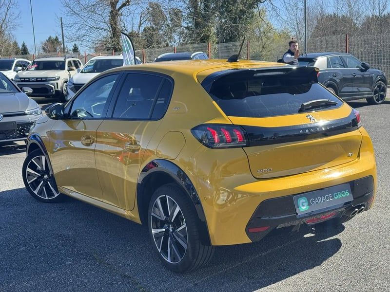 Photo de la voiture PEUGEOT 208 PureTech 130 S&S EAT8 GT