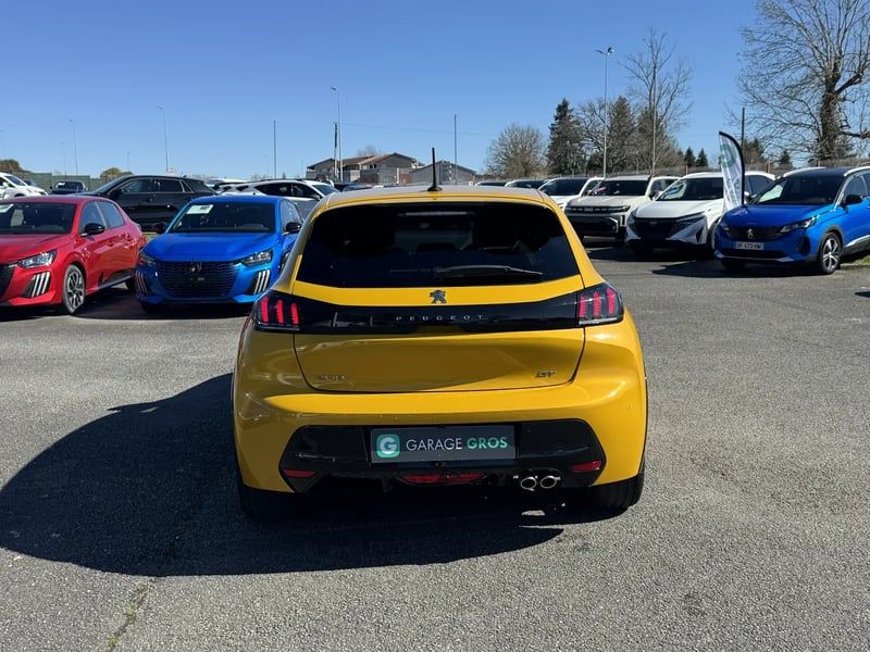 Photo de la voiture PEUGEOT 208 PureTech 130 S&S EAT8 GT