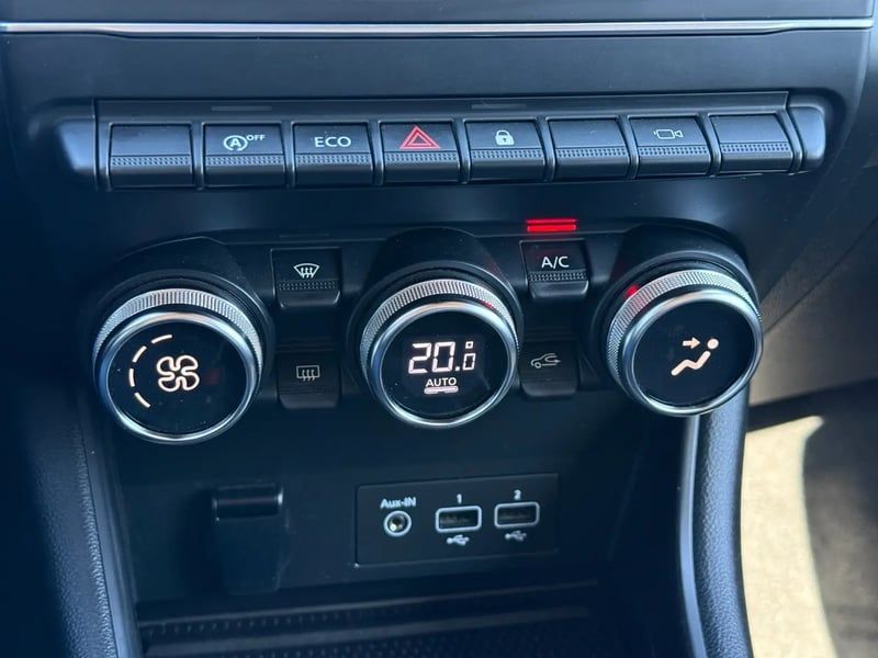 Photo de la voiture RENAULT CAPTUR TCe 90 - 21 Intens