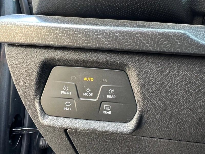 Photo de la voiture SEAT LEON SPORTSTOURER 2.0 TDI 115 BVM6 Business