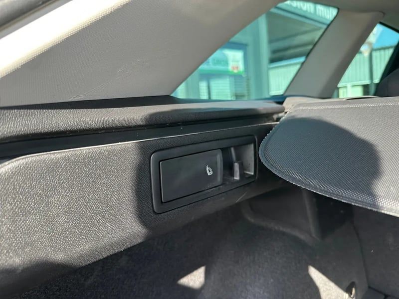 Photo de la voiture SEAT LEON SPORTSTOURER 2.0 TDI 115 BVM6 Business