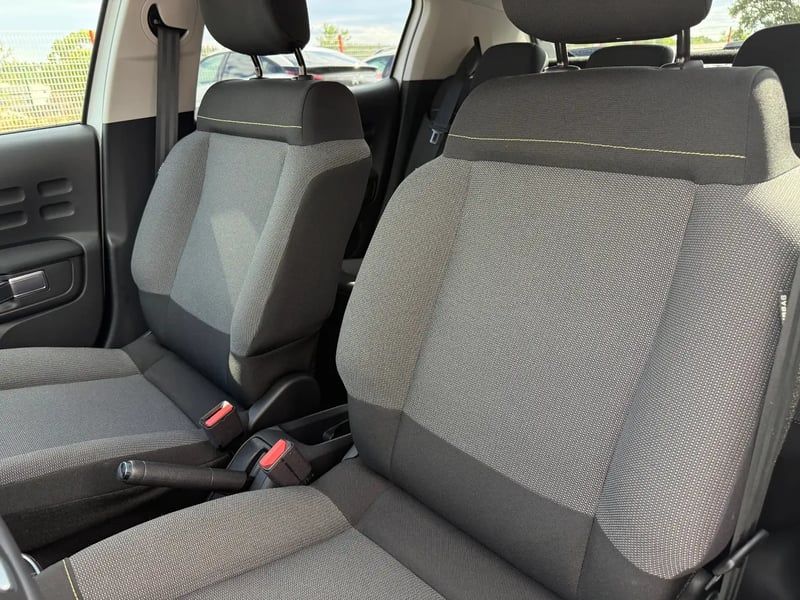 Photo de la voiture CITROEN C3 PureTech 83 S&S BVM5 Shine