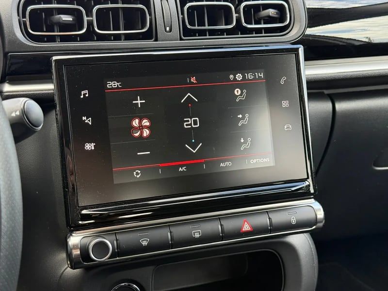 Photo de la voiture CITROEN C3 PureTech 83 S&S BVM5 Shine