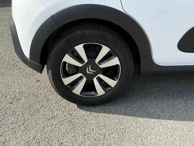 Photo de la voiture CITROEN C3 PureTech 83 S&S BVM5 Shine