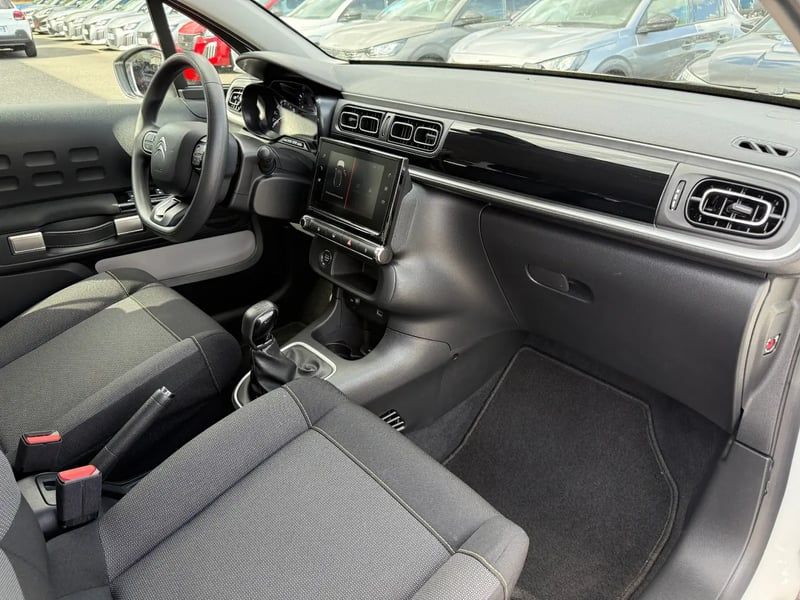Photo de la voiture CITROEN C3 PureTech 83 S&S BVM5 Shine