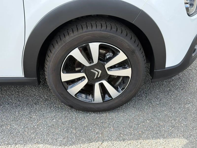 Photo de la voiture CITROEN C3 PureTech 83 S&S BVM5 Shine
