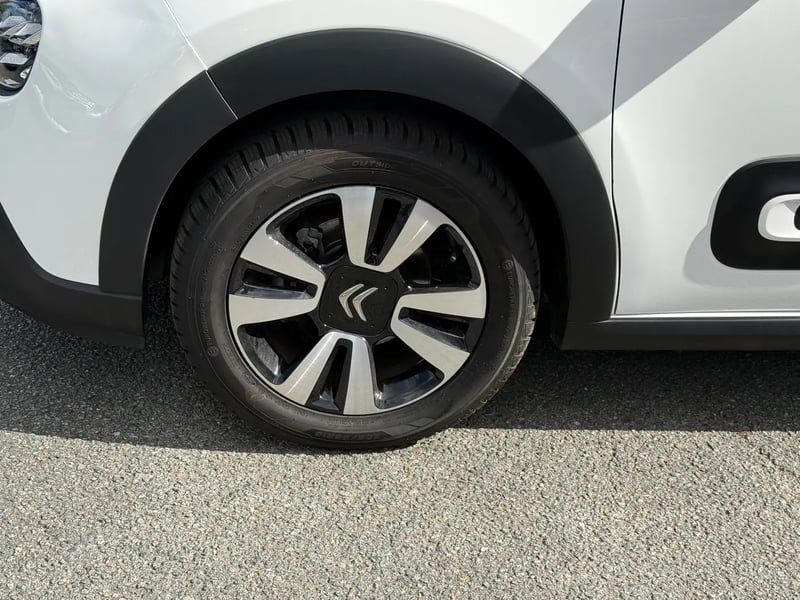 Photo de la voiture CITROEN C3 PureTech 83 S&S BVM5 Shine