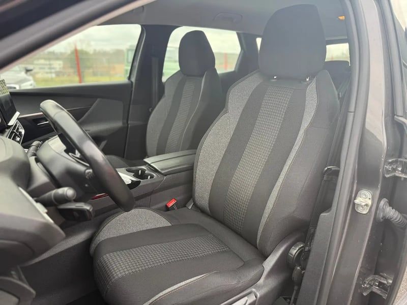 Photo de la voiture PEUGEOT 3008 BlueHDi 130ch S&S BVM6 Active Pack