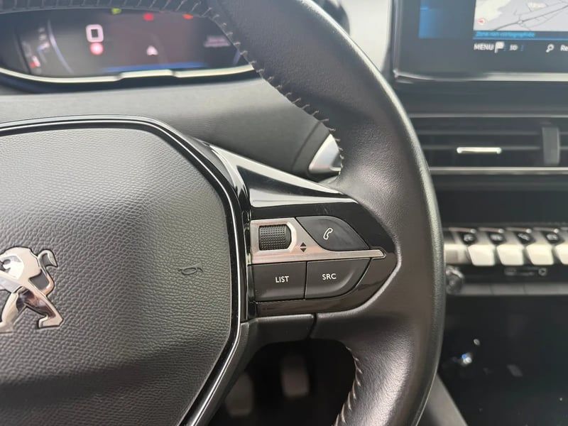 Photo de la voiture PEUGEOT 3008 BlueHDi 130ch S&S BVM6 Active Pack