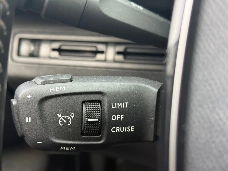 Photo de la voiture PEUGEOT 3008 BlueHDi 130ch S&S BVM6 Active Pack