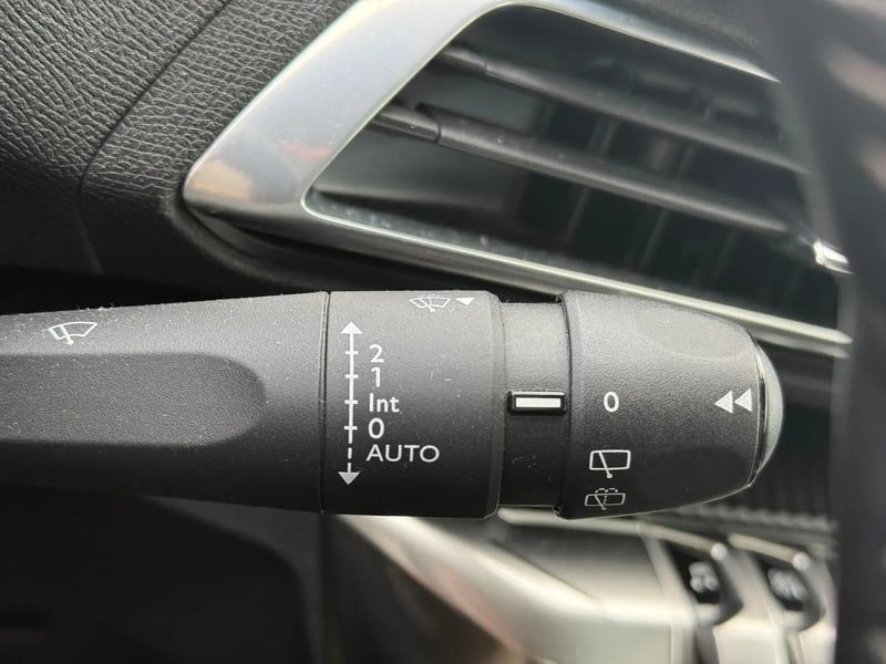 Photo de la voiture PEUGEOT 3008 BlueHDi 130ch S&S BVM6 Active Pack