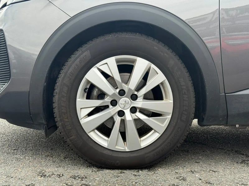 Photo de la voiture PEUGEOT 3008 BlueHDi 130ch S&S BVM6 Active Pack