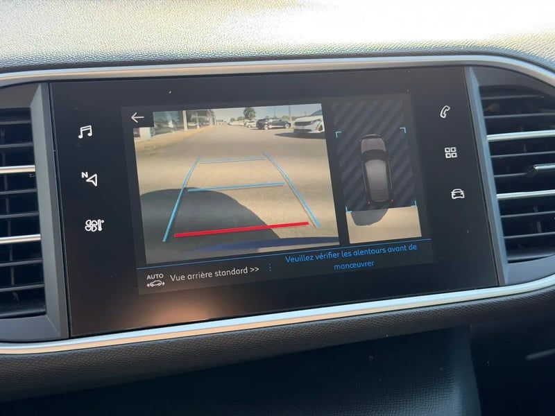 Photo de la voiture PEUGEOT 308 BlueHDi 130ch S&S EAT8 Tech Edition