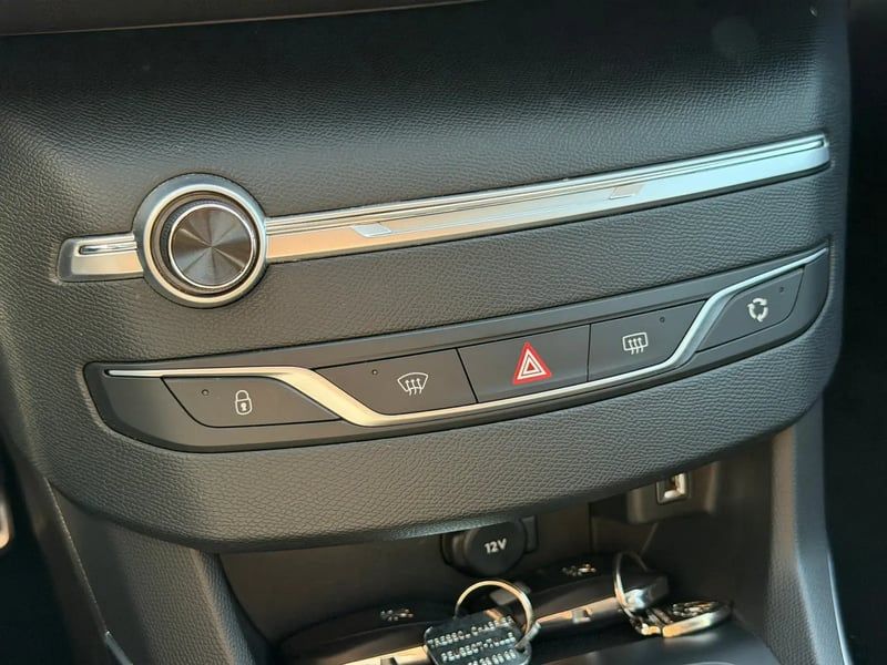 Photo de la voiture PEUGEOT 308 BlueHDi 130ch S&S EAT8 Tech Edition