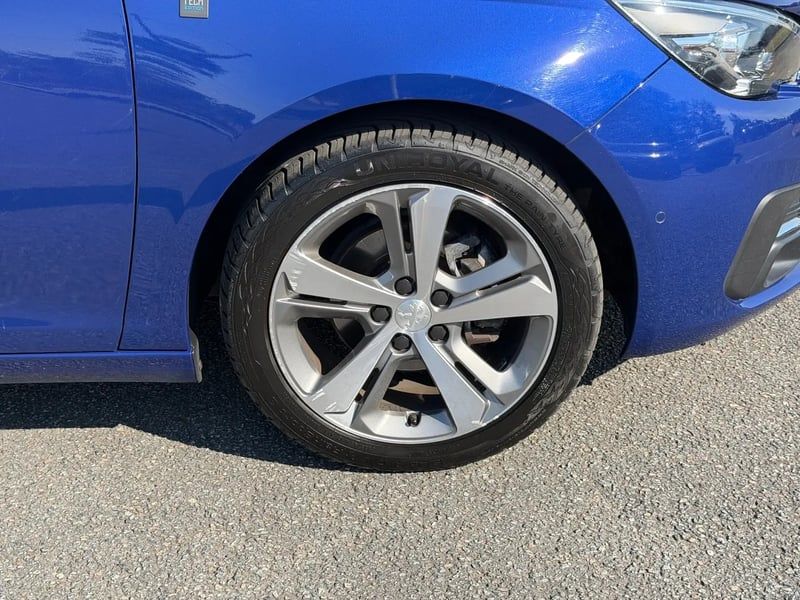 Photo de la voiture PEUGEOT 308 BlueHDi 130ch S&S EAT8 Tech Edition
