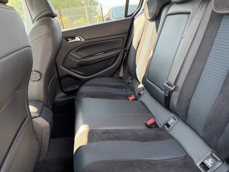 Photo de la voiture PEUGEOT 308 BlueHDi 130ch S&S EAT8 Tech Edition