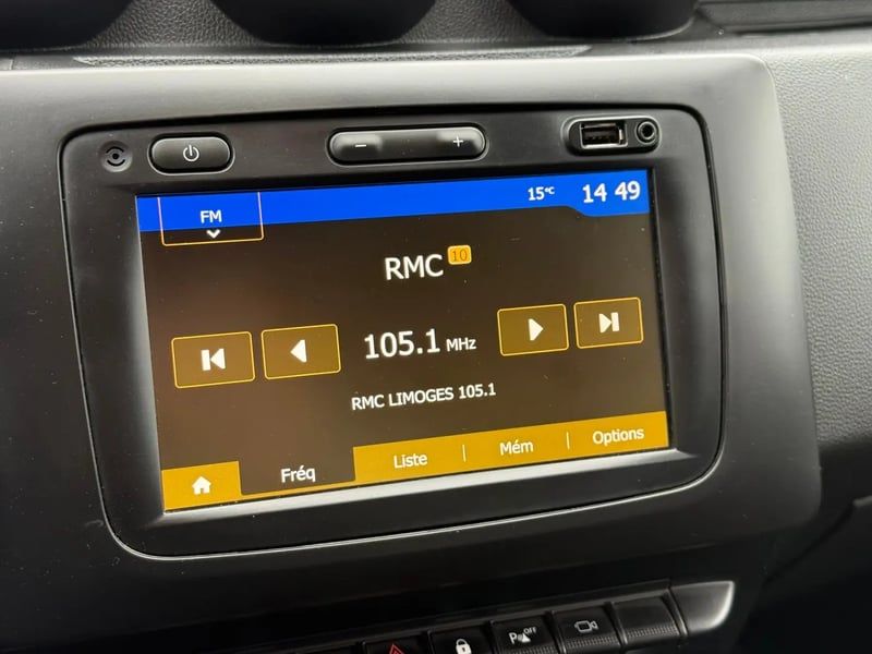 Photo de la voiture DACIA DUSTER Blue dCi 115 4x2 SL Techroad