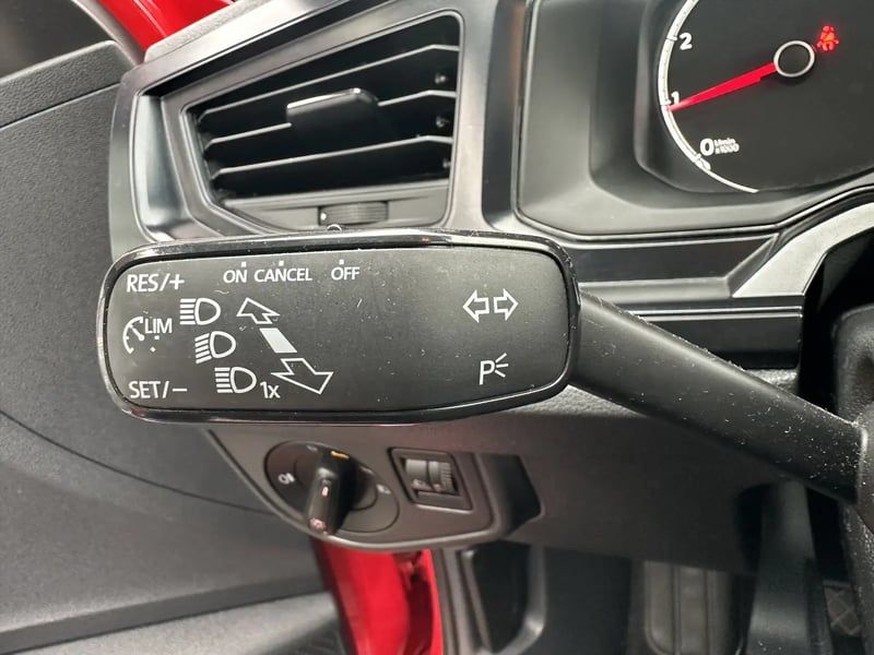Photo de la voiture VOLKSWAGEN POLO 1.0 80 S&S BVM5 Trendline