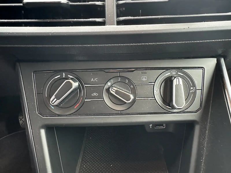Photo de la voiture VOLKSWAGEN POLO 1.0 80 S&S BVM5 Trendline