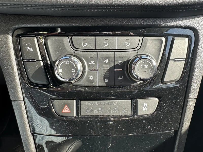 Photo de la voiture OPEL MOKKA X 1.6 CDTI - 136 ch 4x2 BVA6 Midnight Edition