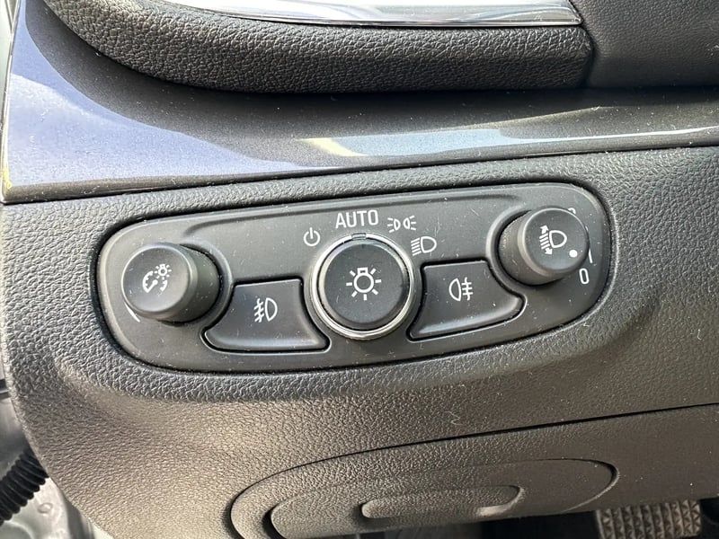 Photo de la voiture OPEL MOKKA X 1.6 CDTI - 136 ch 4x2 BVA6 Midnight Edition