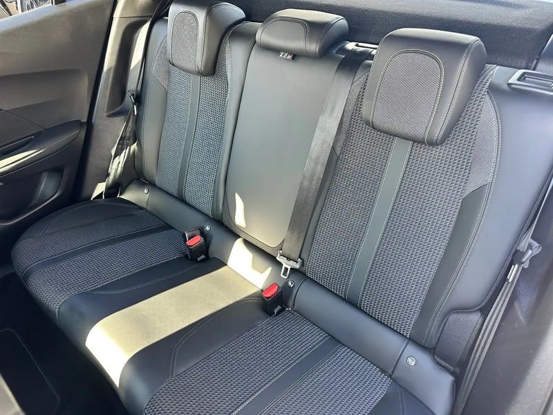 Photo de la voiture PEUGEOT 2008 PureTech 130 S&S BVM6 GT