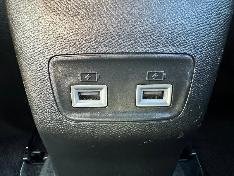 Photo de la voiture PEUGEOT 2008 PureTech 130 S&S BVM6 GT