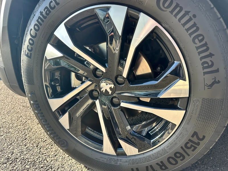 Photo de la voiture PEUGEOT 2008 PureTech 130 S&S BVM6 GT