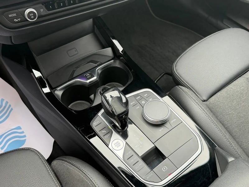 Photo de la voiture BMW SERIE 1 F40 118d 150 ch BVA8 Edition Sport